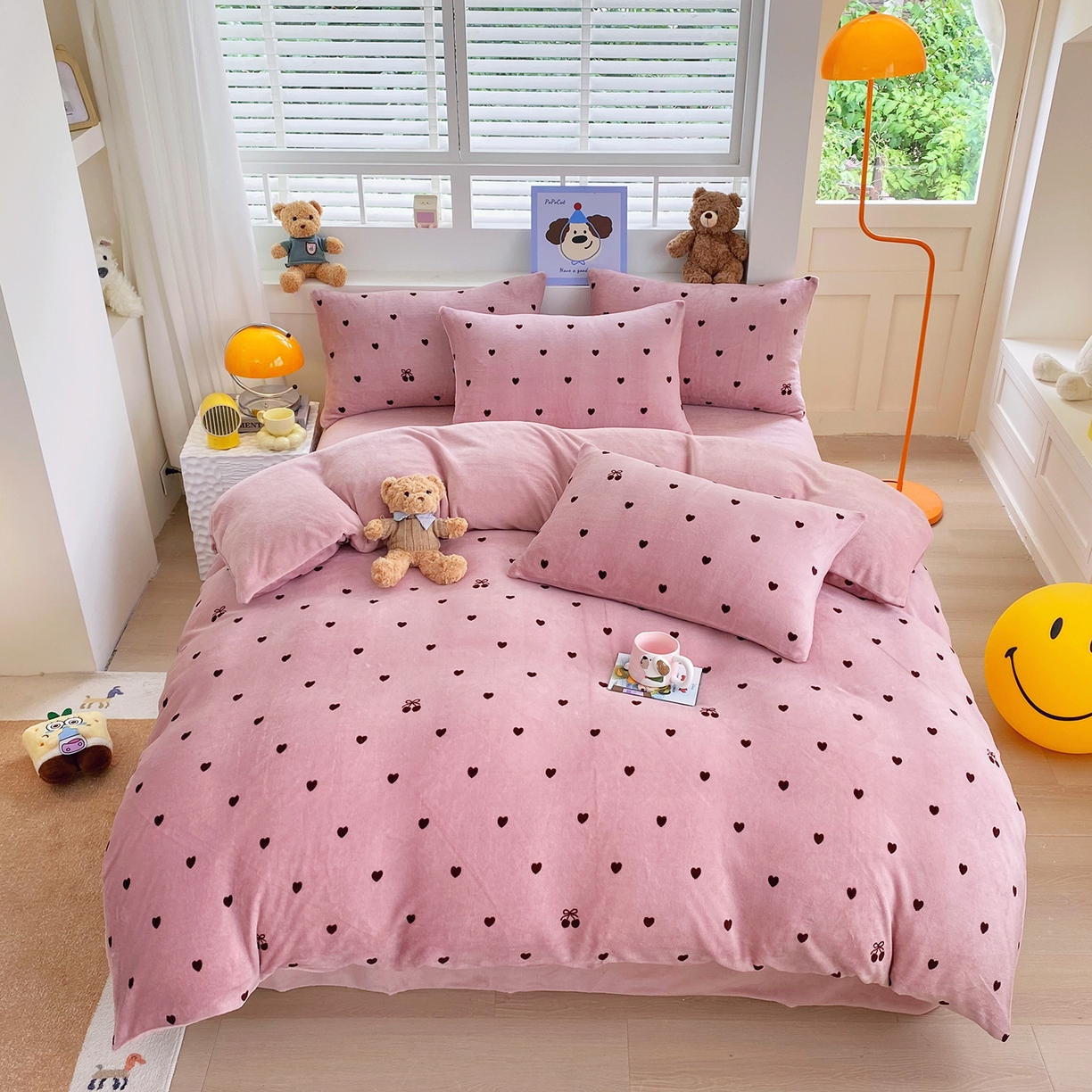 91家纺网 家纺一手货源 找家纺 悦织湾家纺 2025新款高克重牛奶绒印花四件套床单床笠轻奢时尚床上用品三四件套被套 爱心小樱桃