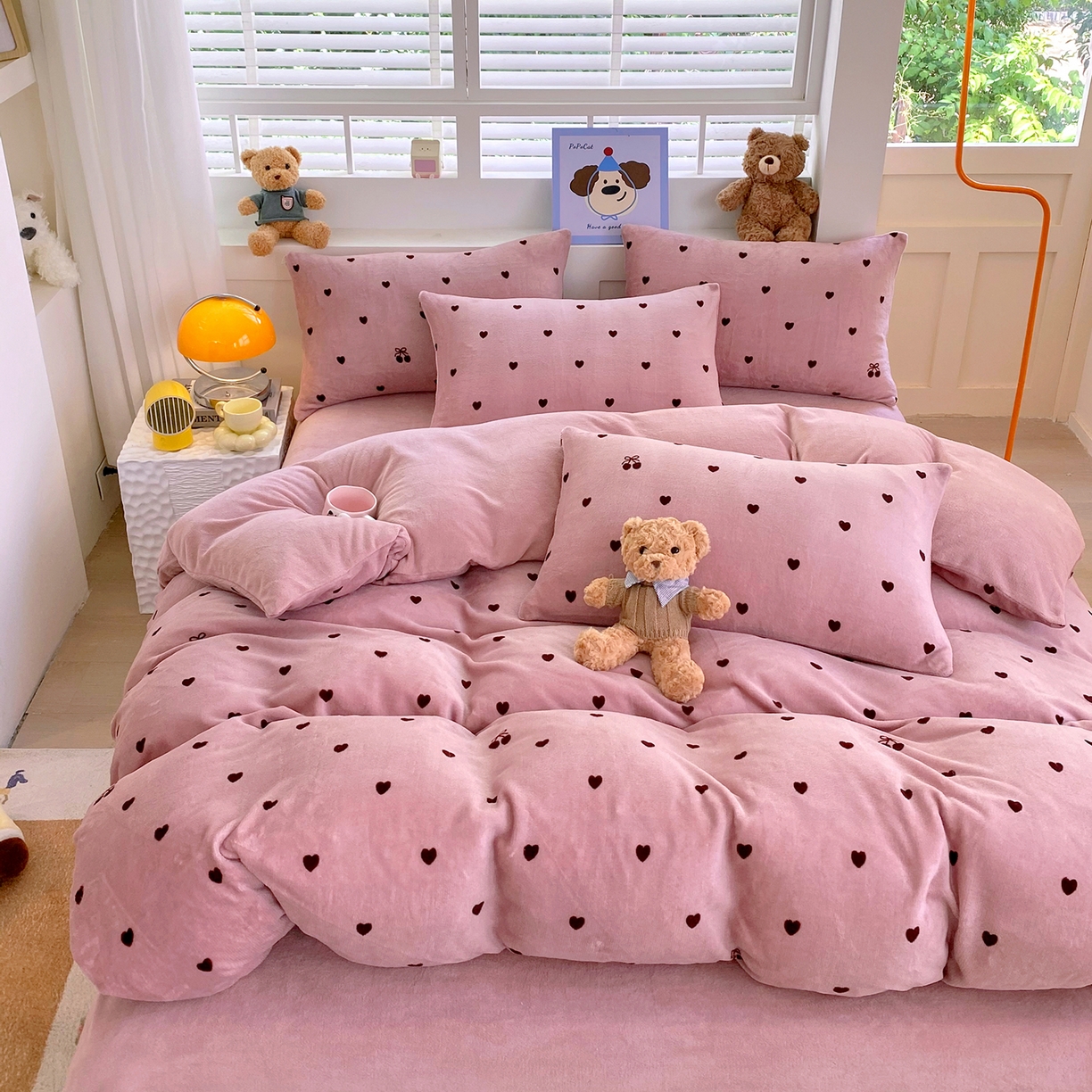 91家纺网 家纺一手货源 找家纺 悦织湾家纺 2025新款高克重牛奶绒印花四件套床单床笠轻奢时尚床上用品三四件套被套 爱心小樱桃