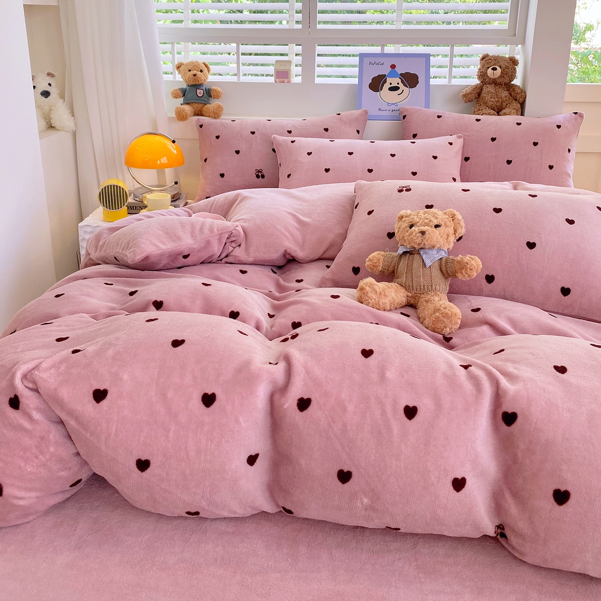 91家纺网 家纺一手货源 找家纺 悦织湾家纺 2025新款高克重牛奶绒印花四件套床单床笠轻奢时尚床上用品三四件套被套 爱心小樱桃