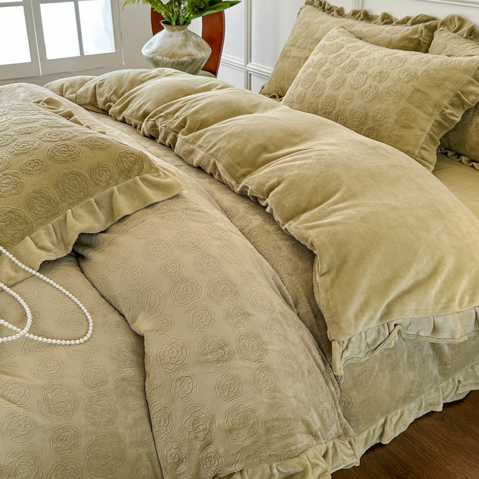 91家纺网 家纺一手货源 找家纺 野合家纺 2025新款法式A类雕花牛奶绒韩版公主风四件套床盖款床单款床笠款 山茶花-秋黄