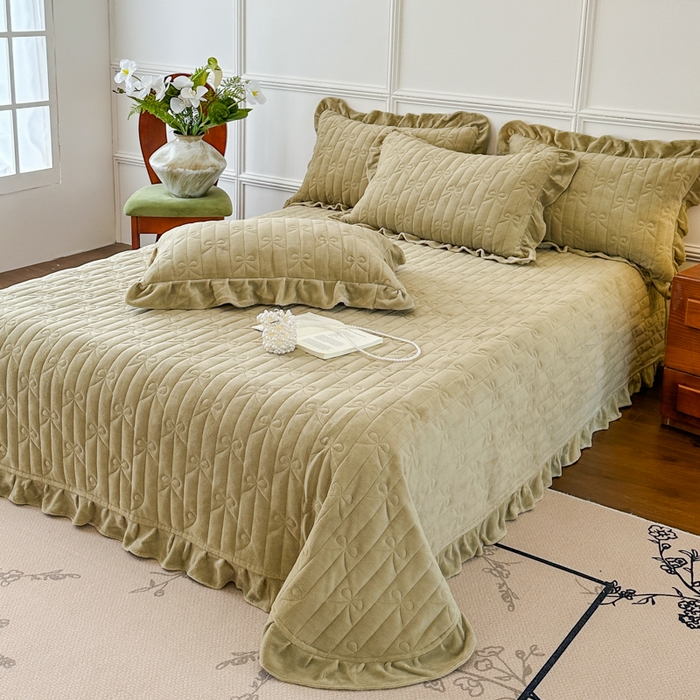 91家纺网 家纺一手货源 找家纺 野合家纺 2025新款法式A类雕花牛奶绒韩版公主风四件套床盖款床单款床笠款 山茶花-秋黄