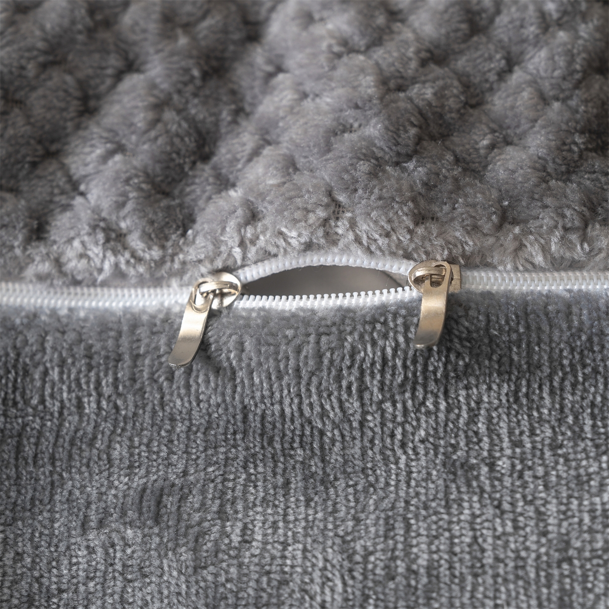 91家纺网 家纺一手货源 找家纺 源舍家纺 2025新款色织拼色编织提花轻奢牛奶绒四件套（场景二） 织锦-灰调