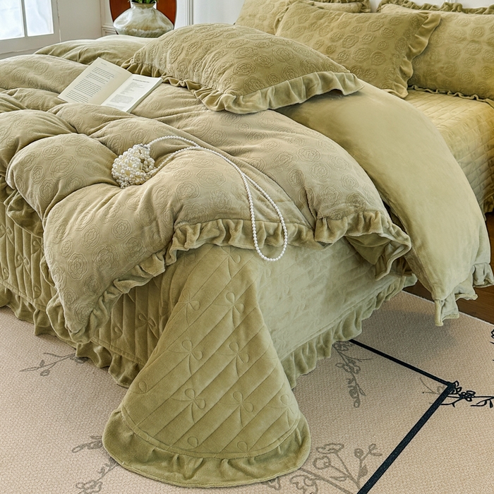 91家纺网 家纺一手货源 找家纺 野合家纺 2025新款法式A类雕花牛奶绒韩版公主风四件套床盖款床单款床笠款 山茶花-秋黄