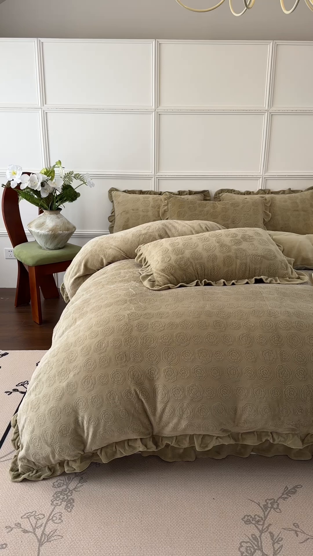 91家纺网 家纺一手货源 找家纺 野合家纺 2025新款法式A类雕花牛奶绒韩版公主风四件套床盖款床单款床笠款 山茶花-秋黄