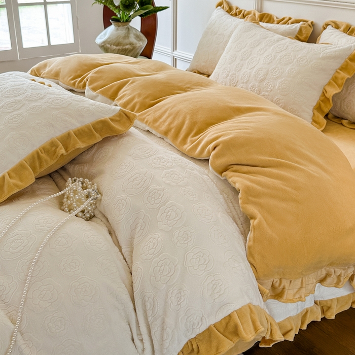 91家纺网 家纺一手货源 找家纺 野合家纺 2025新款法式A类雕花牛奶绒韩版公主风四件套床盖款床单款床笠款 山茶花-象牙白