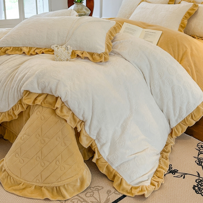 91家纺网 家纺一手货源 找家纺 野合家纺 2025新款法式A类雕花牛奶绒韩版公主风四件套床盖款床单款床笠款 山茶花-象牙白