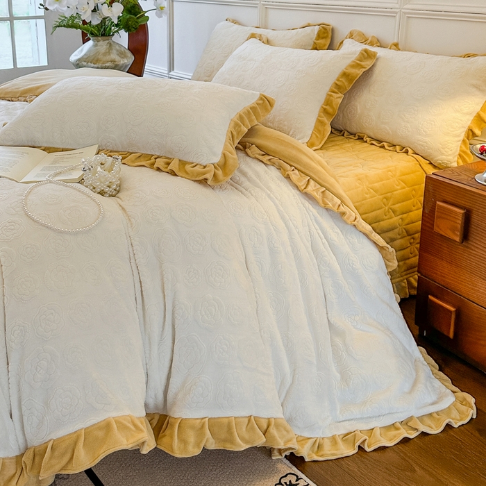 91家纺网 家纺一手货源 找家纺 野合家纺 2025新款法式A类雕花牛奶绒韩版公主风四件套床盖款床单款床笠款 山茶花-象牙白