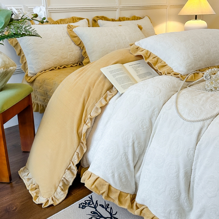 91家纺网 家纺一手货源 找家纺 野合家纺 2025新款法式A类雕花牛奶绒韩版公主风四件套床盖款床单款床笠款 山茶花-象牙白