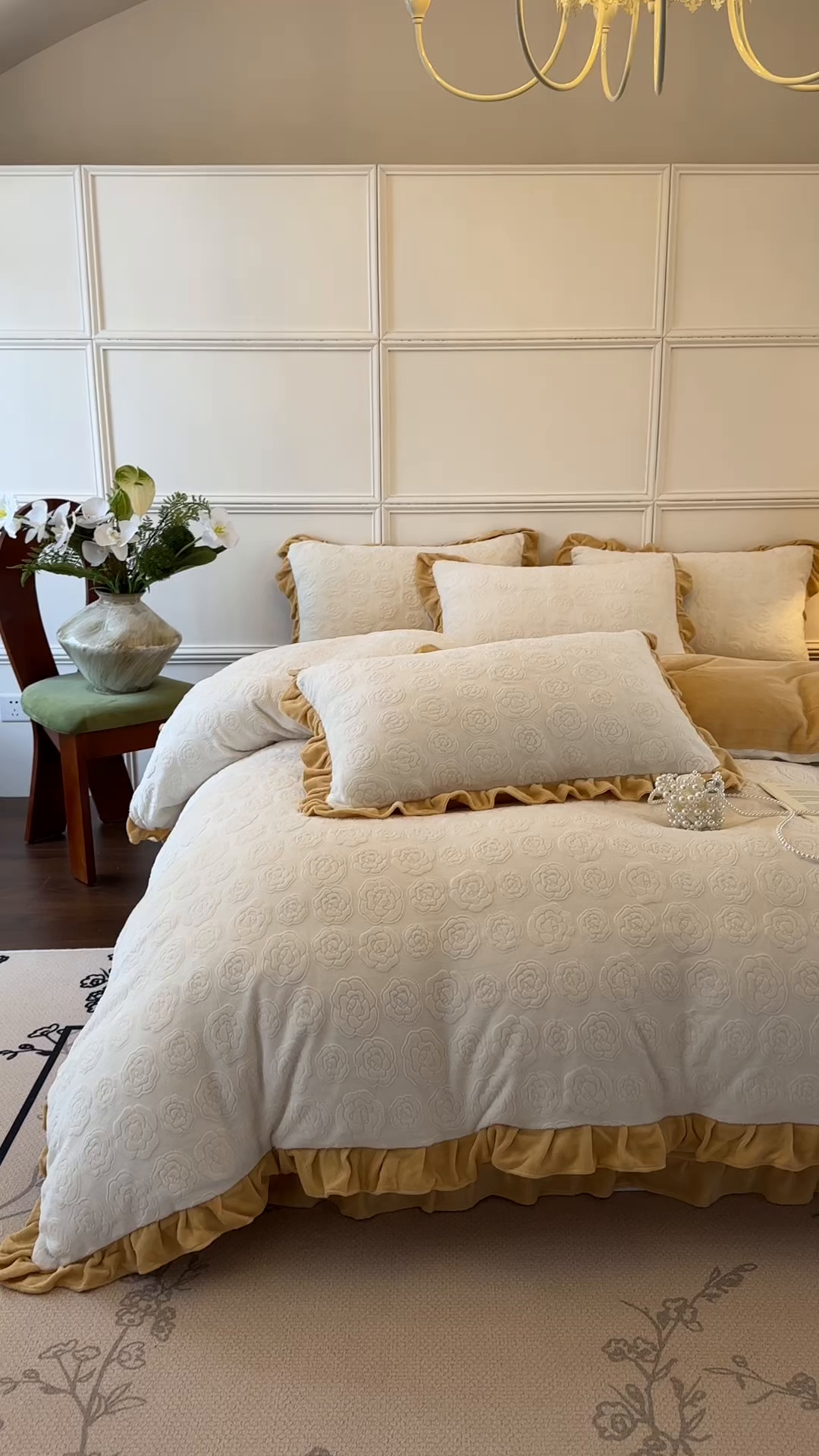 91家纺网 家纺一手货源 找家纺 野合家纺 2025新款法式A类雕花牛奶绒韩版公主风四件套床盖款床单款床笠款 山茶花-象牙白