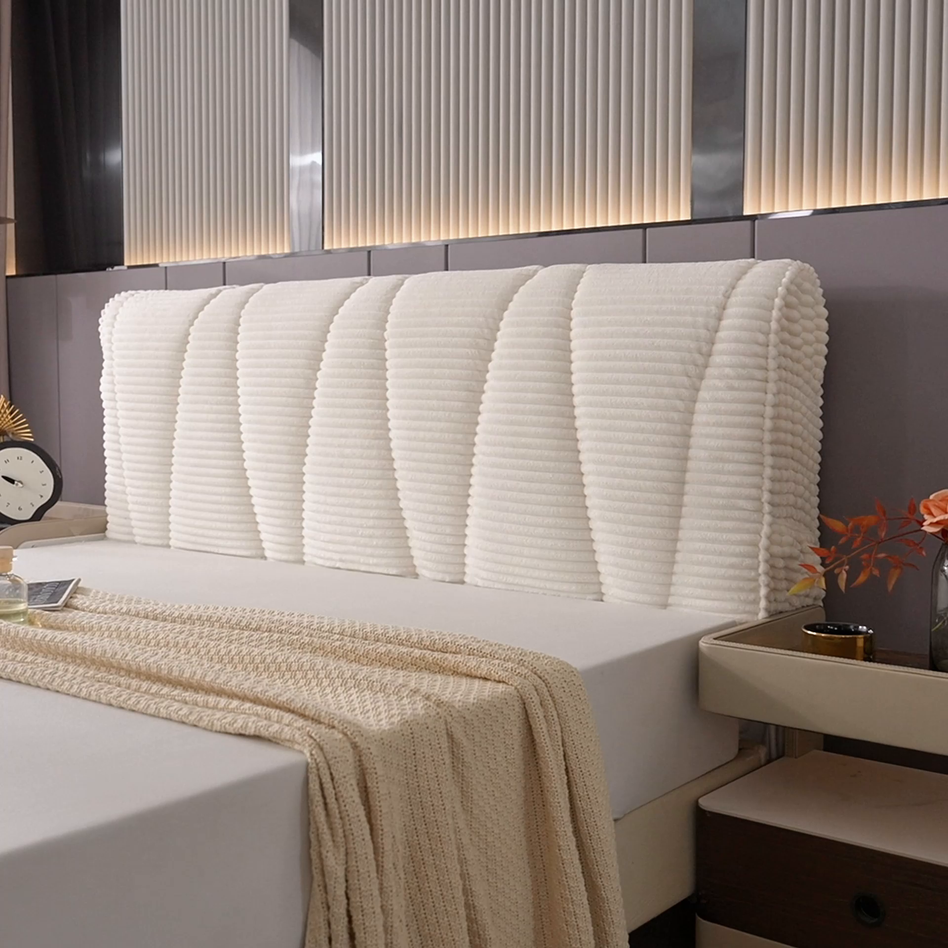 91家纺网 家纺一手货源 找家纺 情恒家纺 2025新款兔兔绒抽条加厚床头罩 卡其