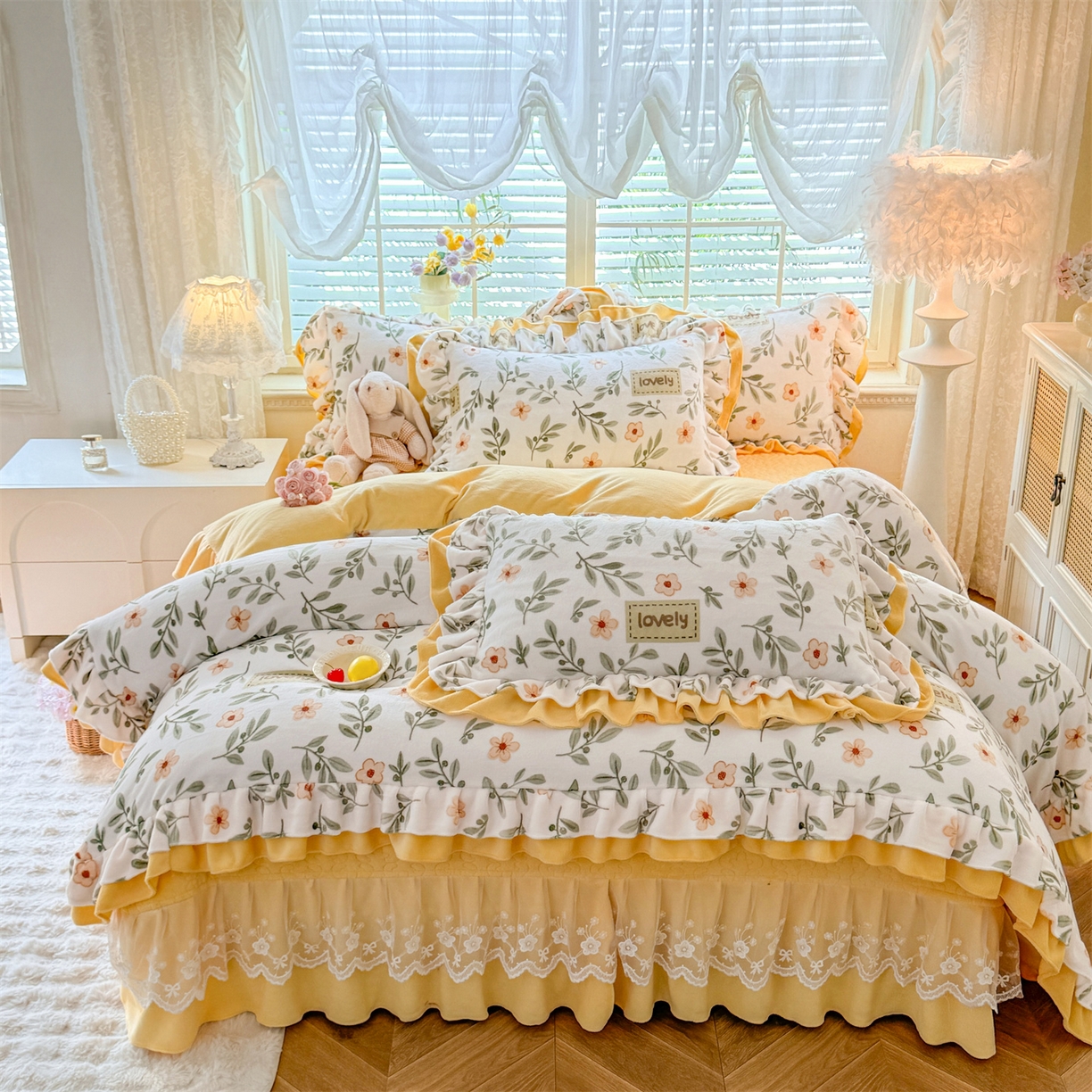 91家纺网 家纺一手货源 找家纺 （总）绒棉世家 2025秋冬新款A类加厚牛奶绒花边床盖款床裙四件套（特殊尺寸床笠另外+10元）