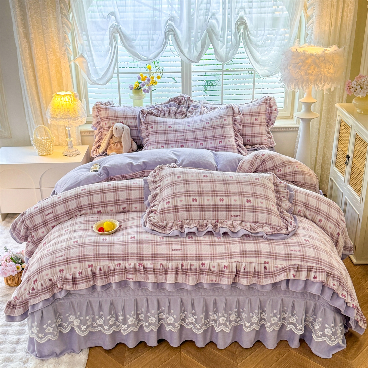 91家纺网 家纺一手货源 找家纺 （总）绒棉世家 2025秋冬新款A类加厚牛奶绒花边床盖款床裙四件套（特殊尺寸床笠另外+10元）