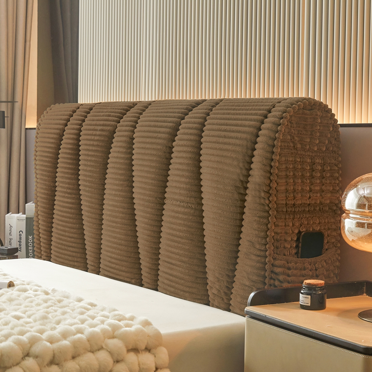 91家纺网 家纺一手货源 找家纺 （总）情恒家纺 2025新款兔兔绒抽条加厚床头罩