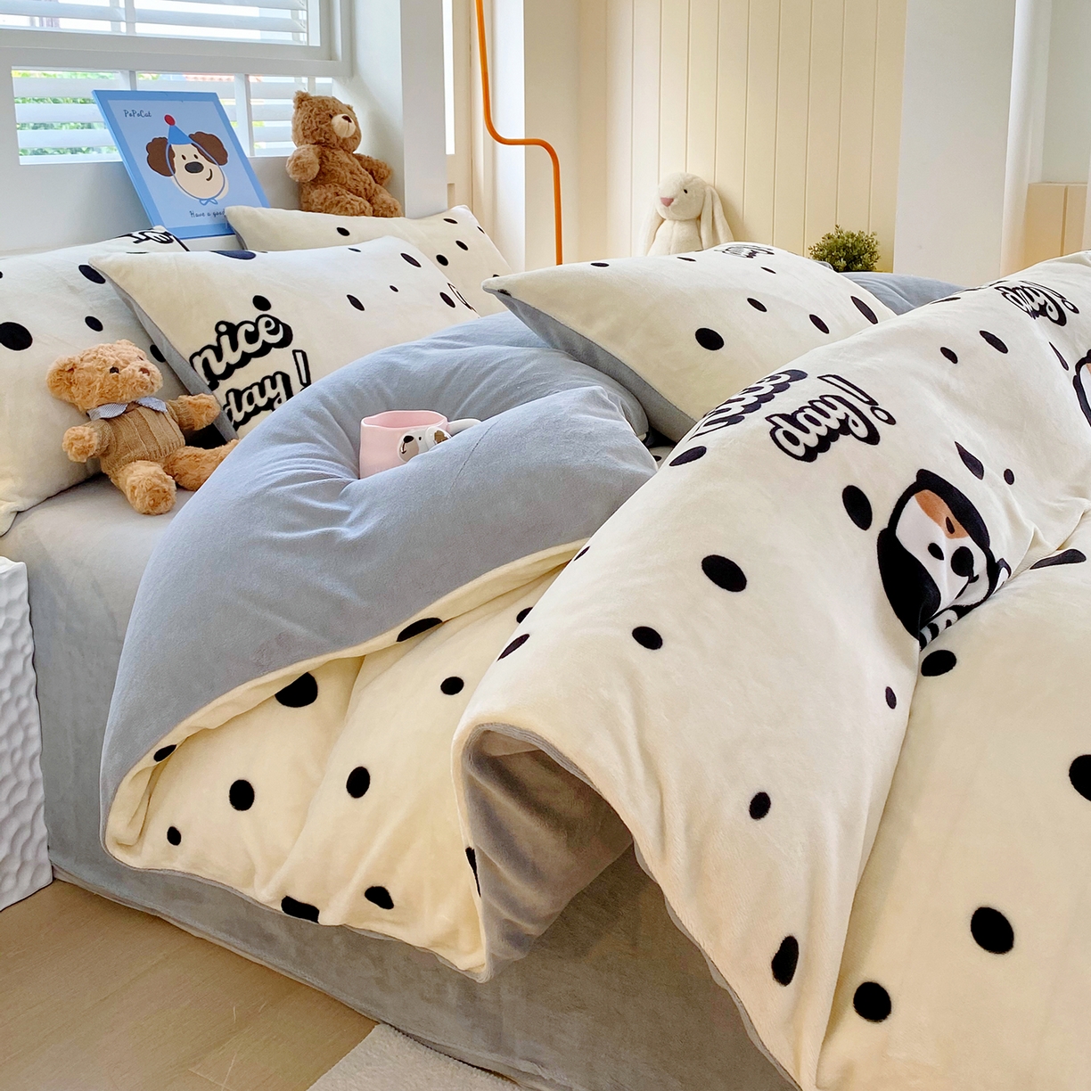 91家纺网 家纺一手货源 找家纺 悦织湾家纺 2025新款高克重牛奶绒印花四件套床单床笠轻奢时尚床上用品三四件套被套 波点狗