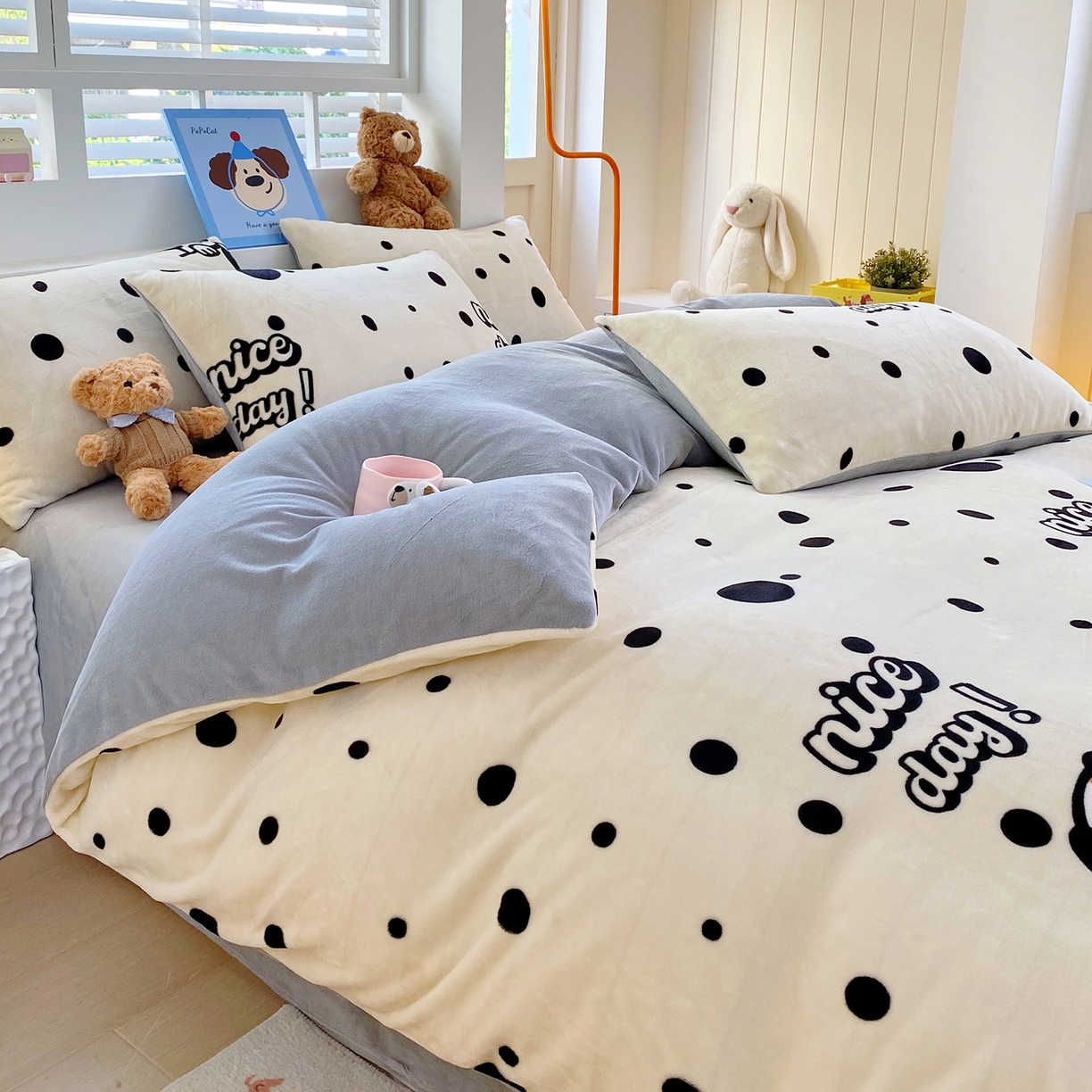 91家纺网 家纺一手货源 找家纺 悦织湾家纺 2025新款高克重牛奶绒印花四件套床单床笠轻奢时尚床上用品三四件套被套 波点狗