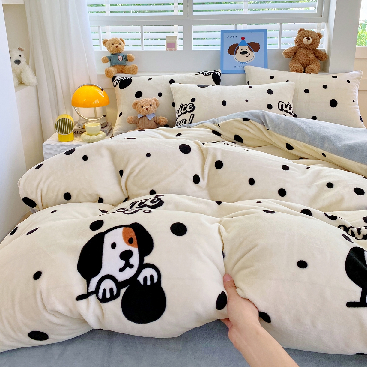 91家纺网 家纺一手货源 找家纺 悦织湾家纺 2025新款高克重牛奶绒印花四件套床单床笠轻奢时尚床上用品三四件套被套 波点狗