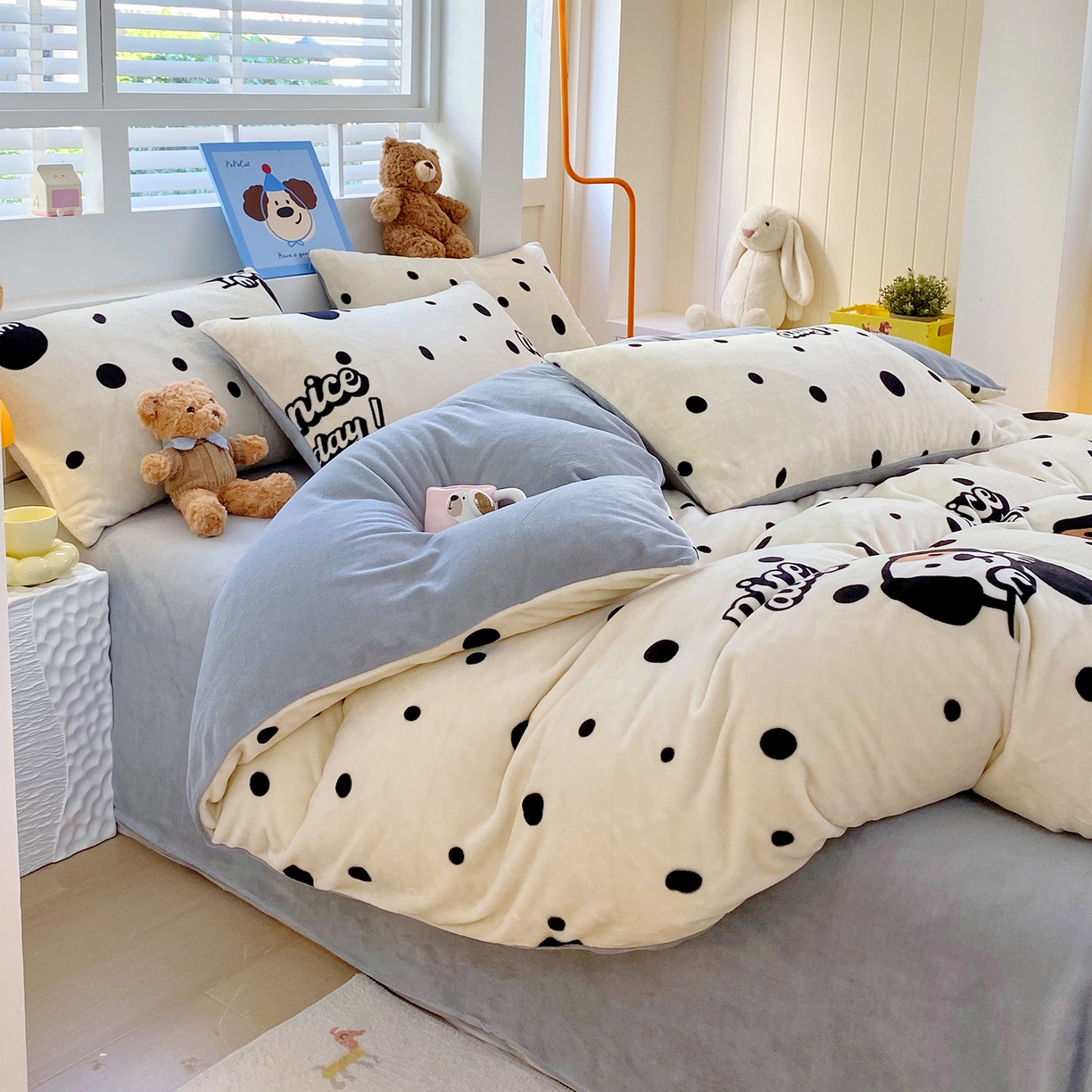 91家纺网 家纺一手货源 找家纺 悦织湾家纺 2025新款高克重牛奶绒印花四件套床单床笠轻奢时尚床上用品三四件套被套 波点狗