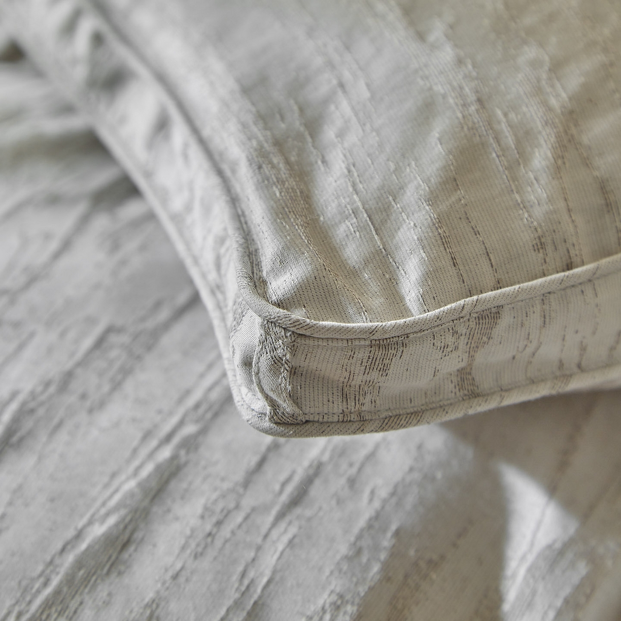 91家纺网 家纺一手货源 找家纺 暖羽屋羽绒馆 2025新款塞纳河畔鹅绒丝被芯双人羽绒被子2米羽毛被子被芯 X 塞纳河畔 云灰