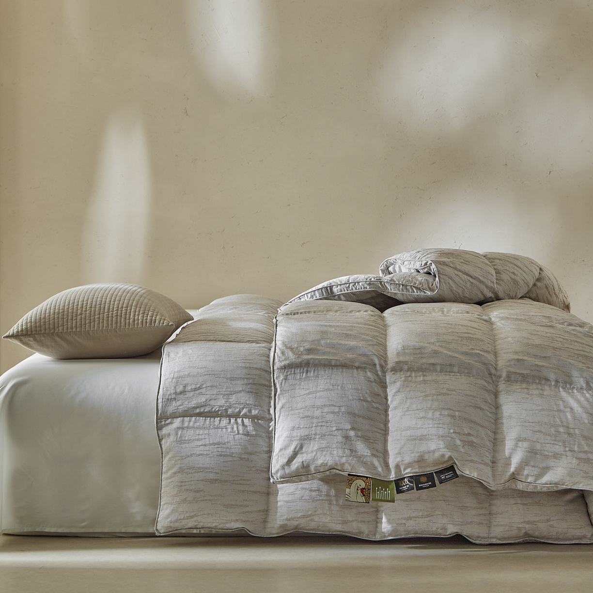 91家纺网 家纺一手货源 找家纺 暖羽屋羽绒馆 2025新款塞纳河畔鹅绒丝被芯双人羽绒被子2米羽毛被子被芯 X 塞纳河畔 云灰