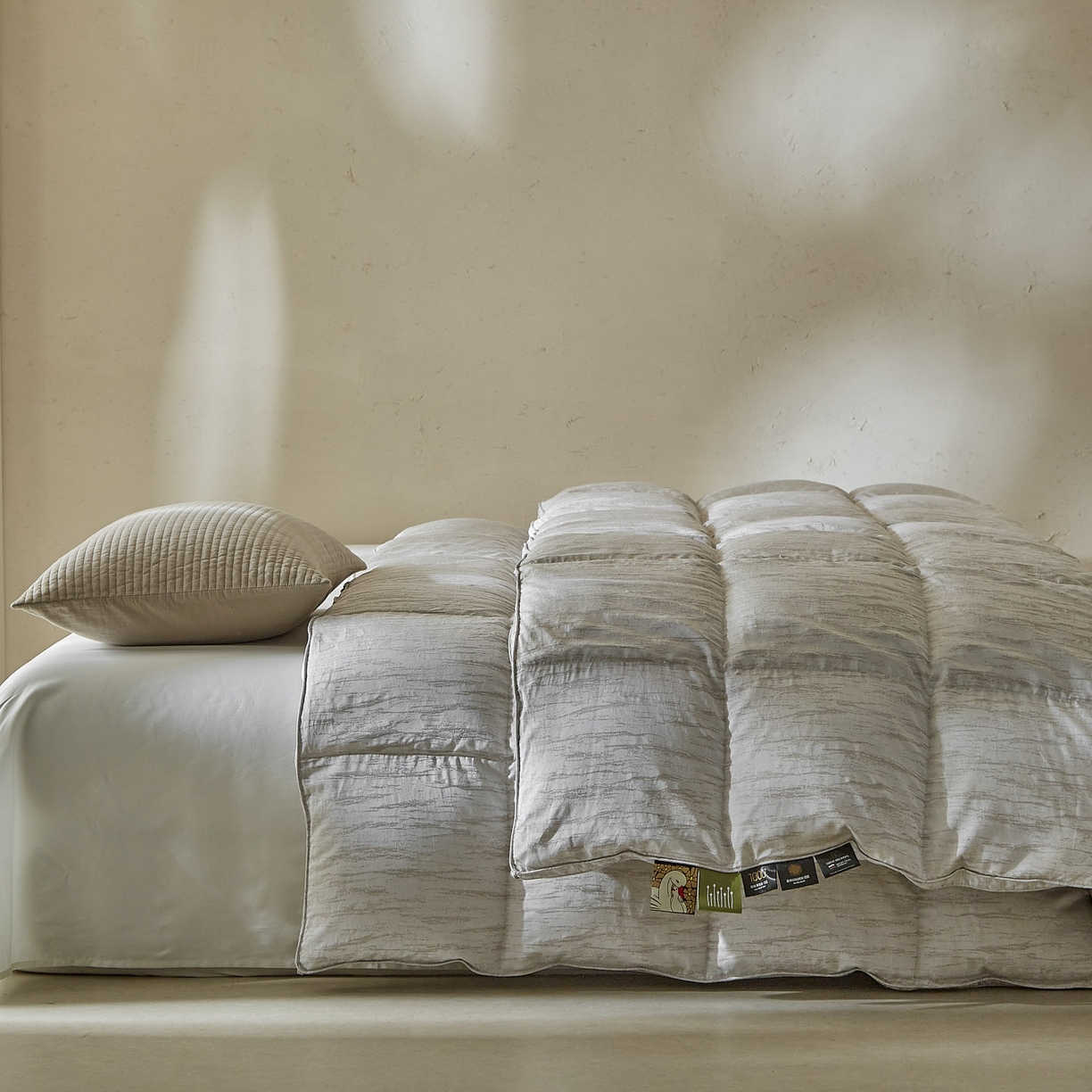 91家纺网 家纺一手货源 找家纺 暖羽屋羽绒馆 2025新款塞纳河畔鹅绒丝被芯双人羽绒被子2米羽毛被子被芯 X 塞纳河畔 云灰