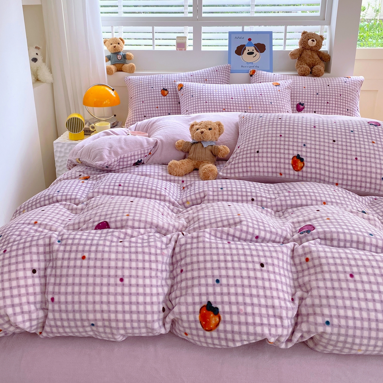 91家纺网 家纺一手货源 找家纺 悦织湾家纺 2025新款高克重牛奶绒印花四件套床单床笠轻奢时尚床上用品三四件套被套 彩色草莓