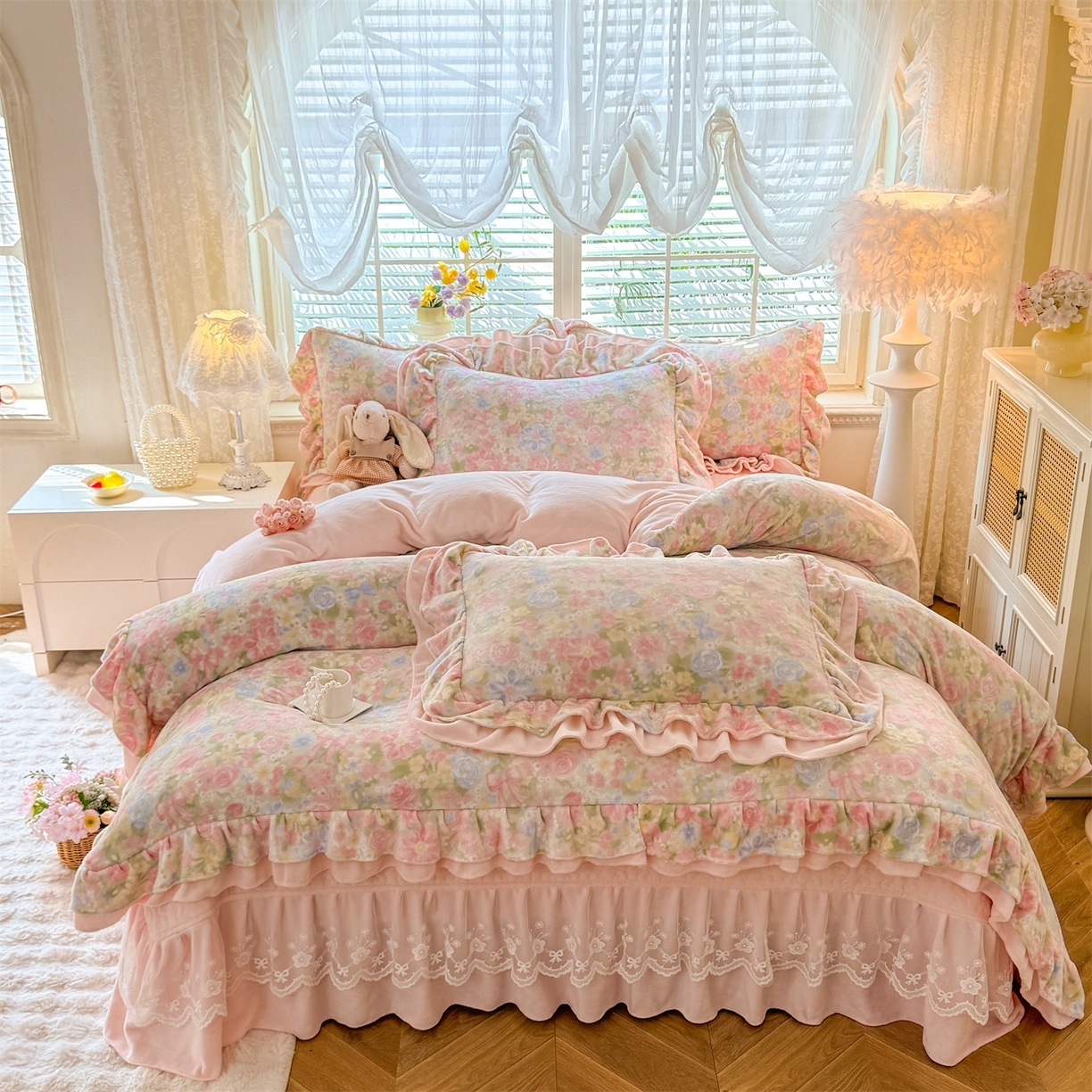 91家纺网 家纺一手货源 找家纺 （总）绒棉世家 2025秋冬新款A类加厚牛奶绒花边床盖款床裙四件套（特殊尺寸床笠另外+10元）