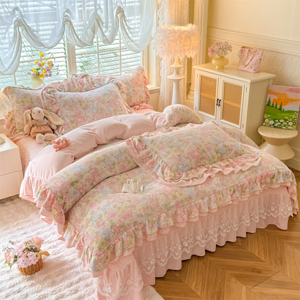 91家纺网 家纺一手货源 找家纺 （总）绒棉世家 2025秋冬新款A类加厚牛奶绒花边床盖款床裙四件套（特殊尺寸床笠另外+10元）