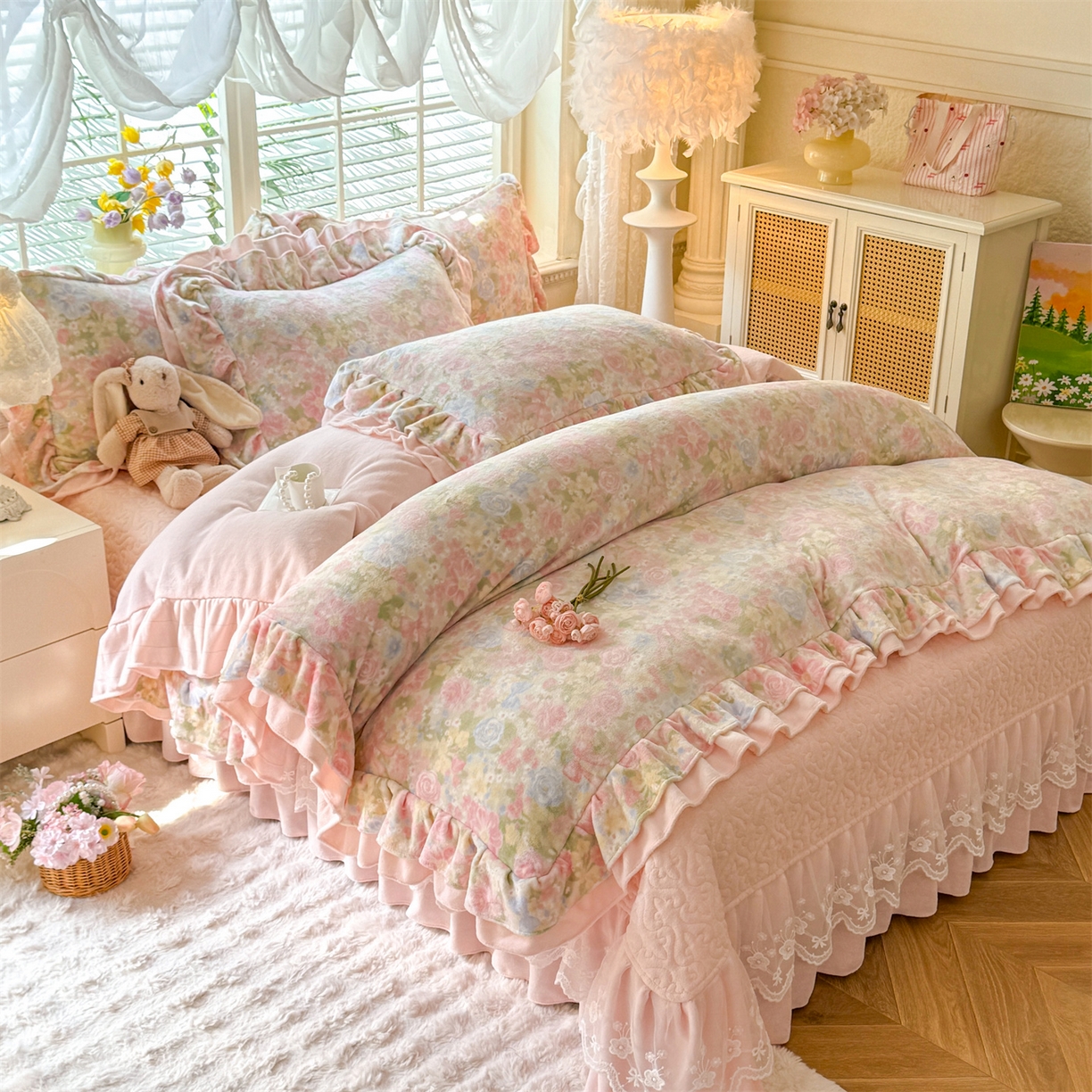 91家纺网 家纺一手货源 找家纺 （总）绒棉世家 2025秋冬新款A类加厚牛奶绒花边床盖款床裙四件套（特殊尺寸床笠另外+10元）