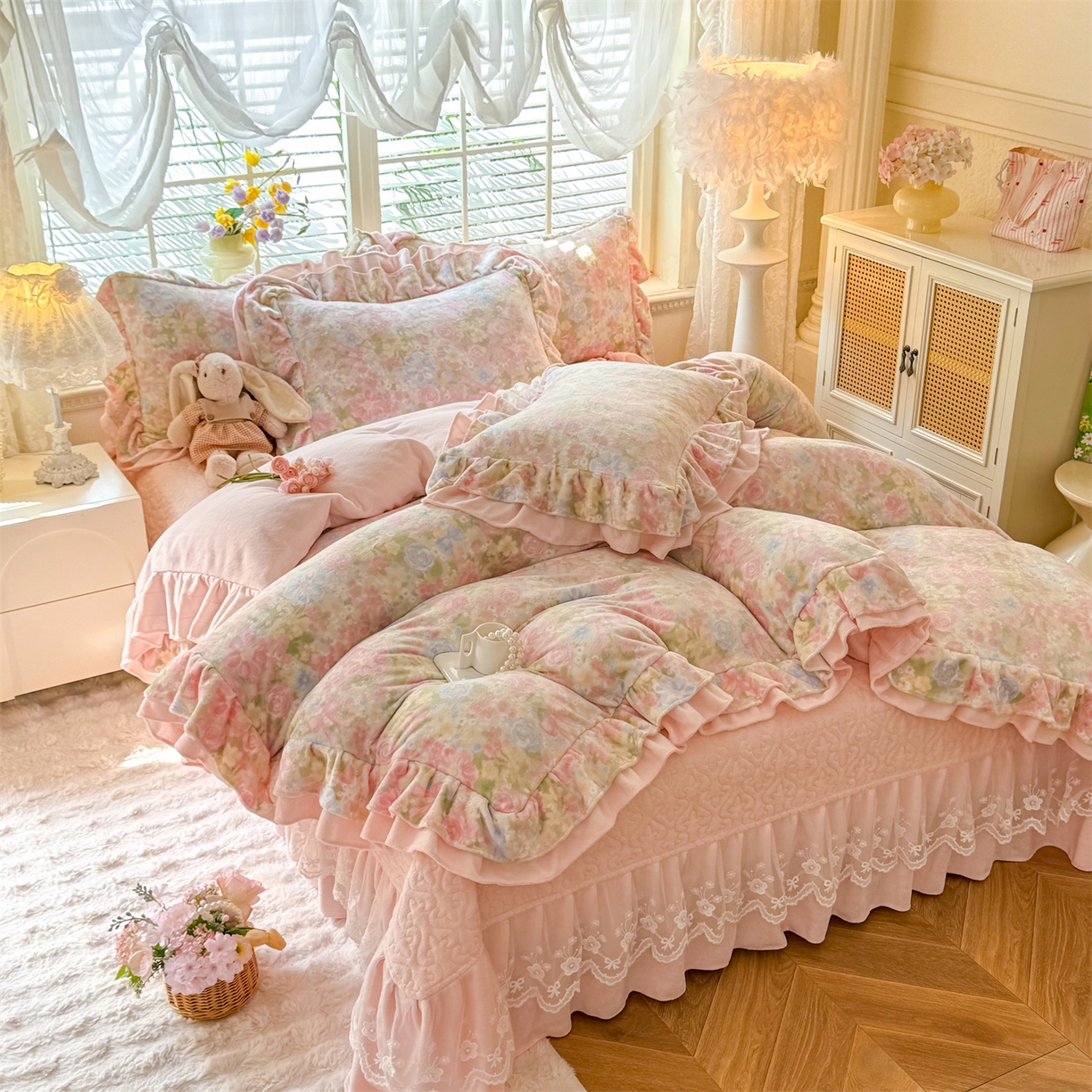 91家纺网 家纺一手货源 找家纺 （总）绒棉世家 2025秋冬新款A类加厚牛奶绒花边床盖款床裙四件套（特殊尺寸床笠另外+10元）