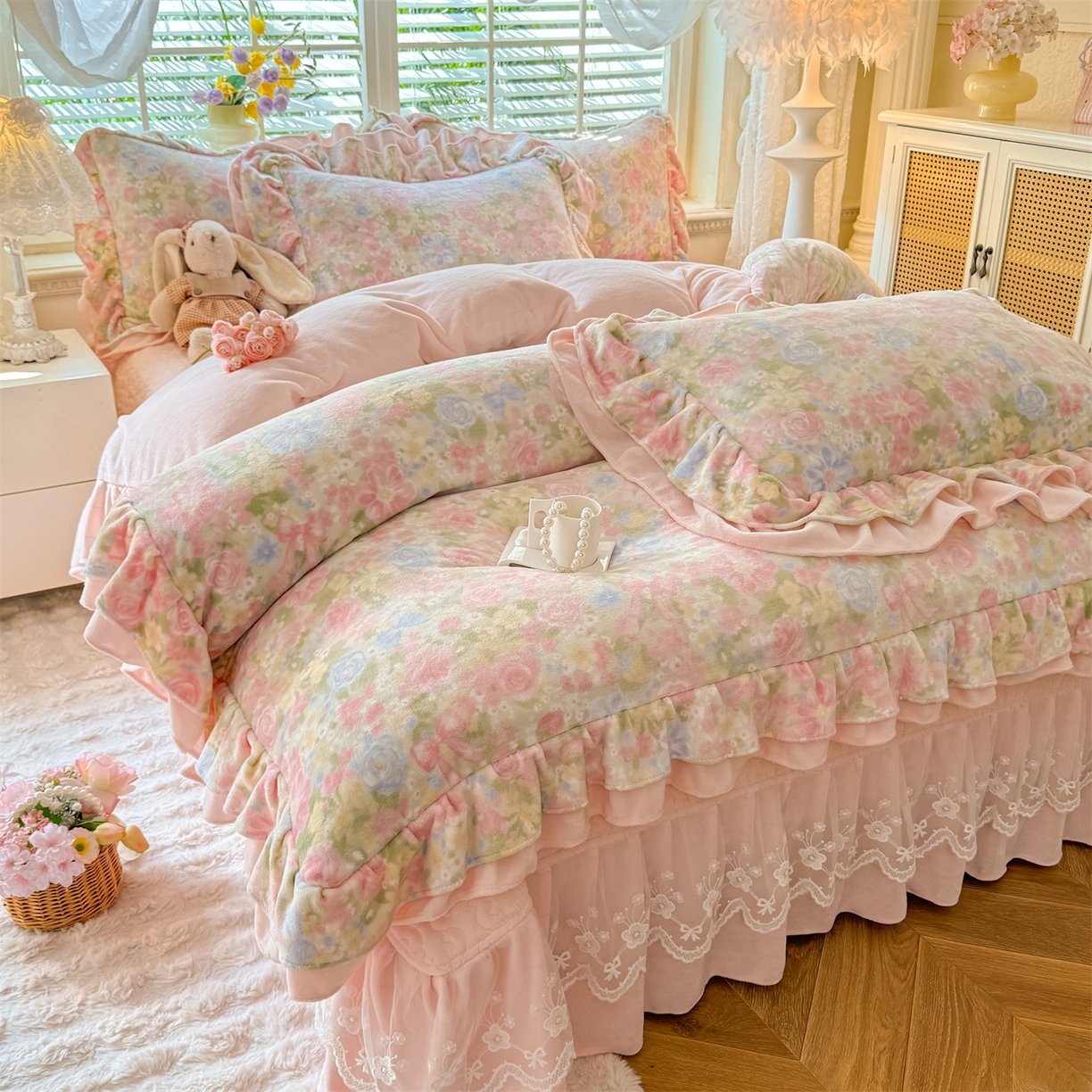 91家纺网 家纺一手货源 找家纺 （总）绒棉世家 2025秋冬新款A类加厚牛奶绒花边床盖款床裙四件套（特殊尺寸床笠另外+10元）