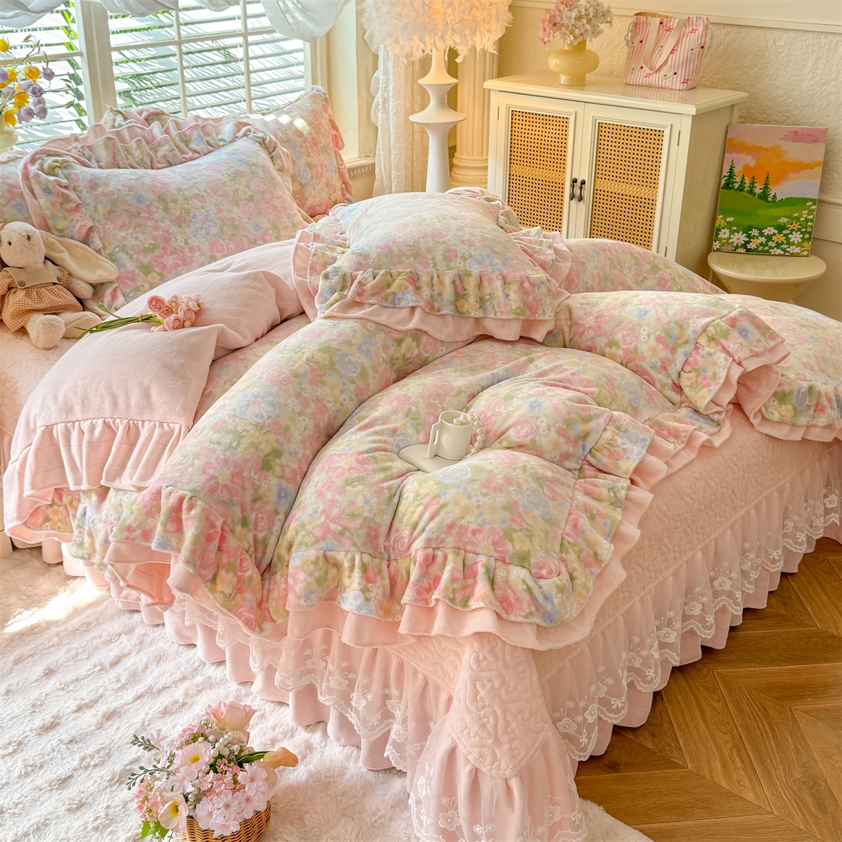 91家纺网 家纺一手货源 找家纺 （总）绒棉世家 2025秋冬新款A类加厚牛奶绒花边床盖款床裙四件套（特殊尺寸床笠另外+10元）