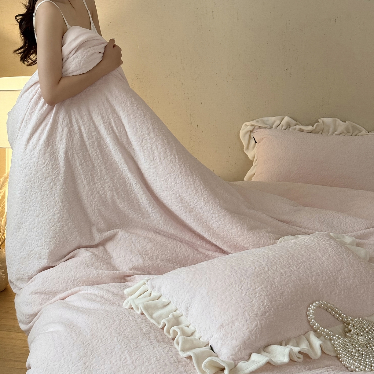 91家纺网 家纺一手货源 找家纺 （总）鹿班家居 2025新款冬季高克重牛奶绒立体雕花系列四件套-山月不知（标准会员-10元）