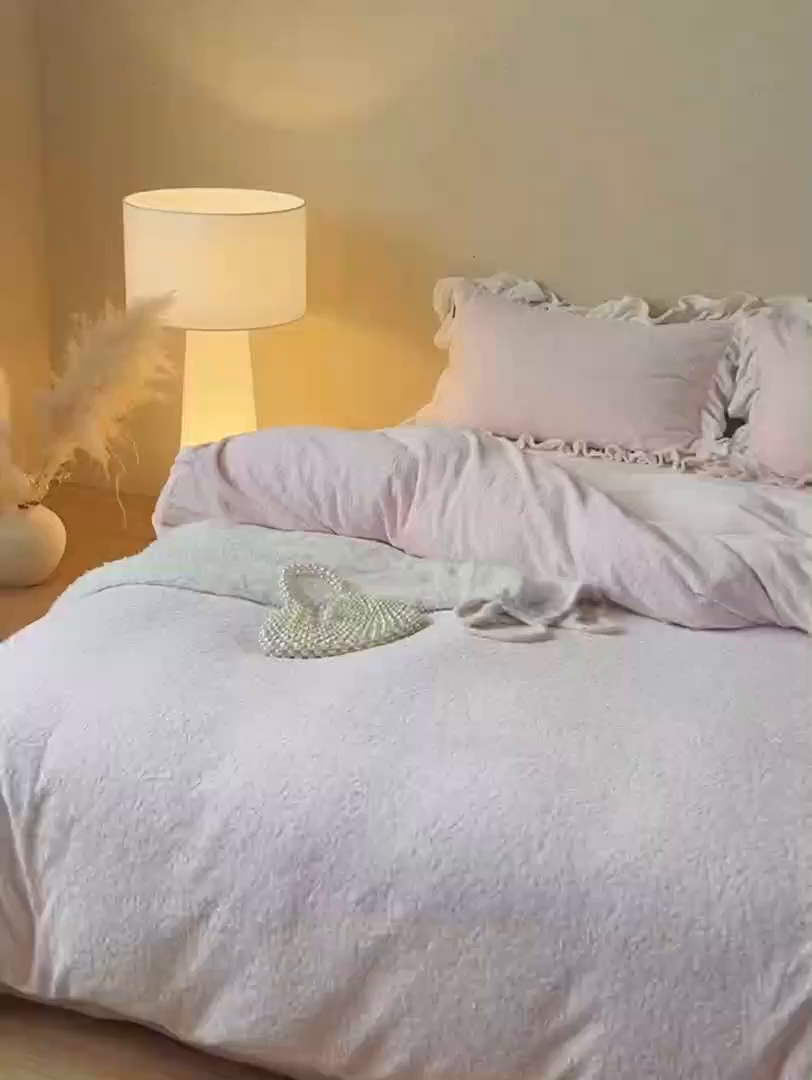 91家纺网 家纺一手货源 找家纺 鹿班家居 2025新款冬季高克重牛奶绒立体雕花系列四件套-山月不知（标准会员-10元） 粉色