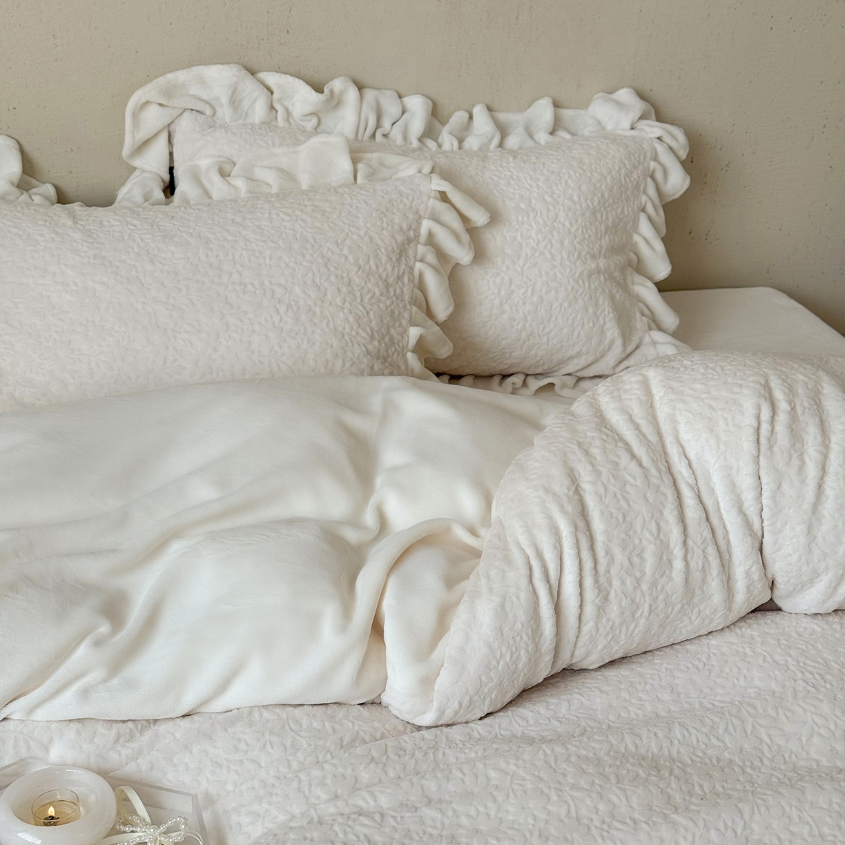 鹿班家居 2025新款冬季高克重牛奶绒立体雕花系列四件套-山月不知（标准会员-10元） 白色