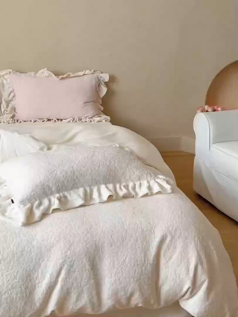 91家纺网 家纺一手货源 找家纺 鹿班家居 2025新款冬季高克重牛奶绒立体雕花系列四件套-山月不知（标准会员-10元） 白色