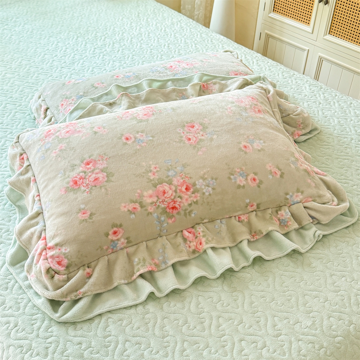 91家纺网 家纺一手货源 找家纺 绒棉世家 2025秋冬新款A类加厚牛奶绒花边床盖款床裙四件套（特殊尺寸床笠另外+10元） 阿芙