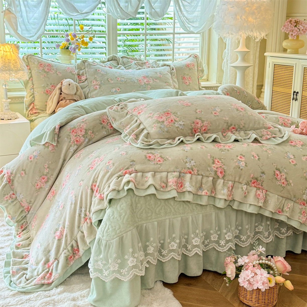 绒棉世家 2025秋冬新款A类加厚牛奶绒花边床盖款床裙四件套（特殊尺寸床笠另外+10元） 阿芙