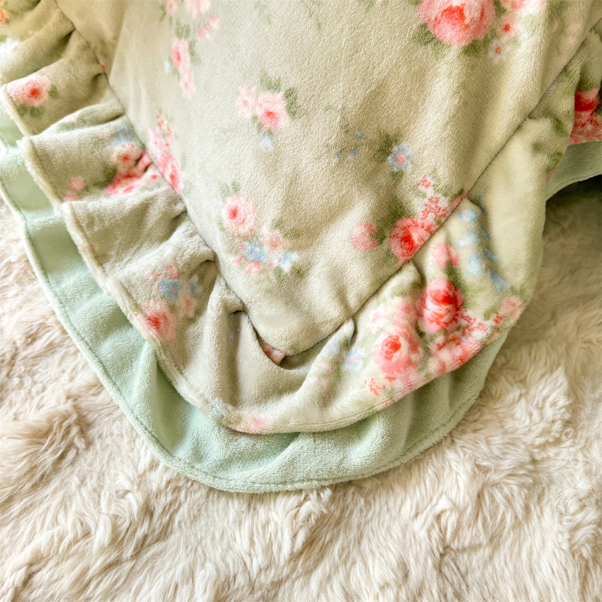 91家纺网 家纺一手货源 找家纺 绒棉世家 2025秋冬新款A类加厚牛奶绒花边床盖款床裙四件套（特殊尺寸床笠另外+10元） 阿芙