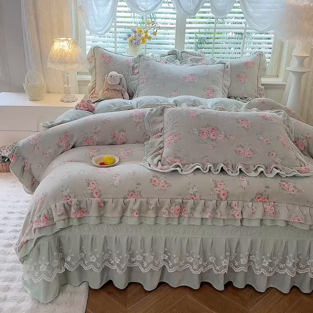 91家纺网 家纺一手货源 找家纺 绒棉世家 2025秋冬新款A类加厚牛奶绒花边床盖款床裙四件套（特殊尺寸床笠另外+10元） 阿芙