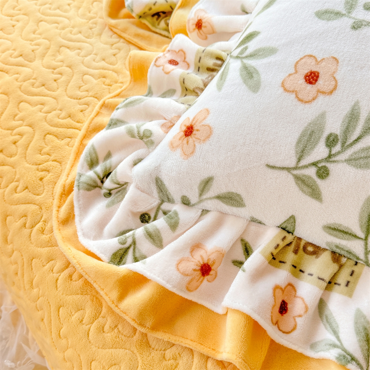 91家纺网 家纺一手货源 找家纺 绒棉世家 2025秋冬新款A类加厚牛奶绒花边床盖款床裙四件套（特殊尺寸床笠另外+10元） 花仙子