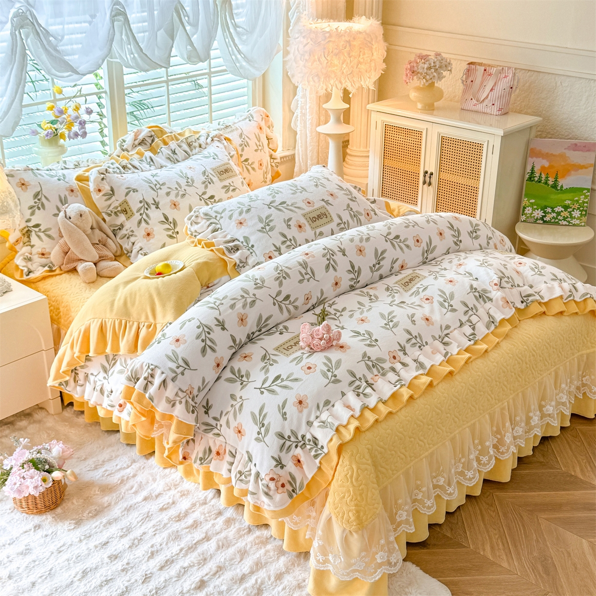 91家纺网 家纺一手货源 找家纺 绒棉世家 2025秋冬新款A类加厚牛奶绒花边床盖款床裙四件套（特殊尺寸床笠另外+10元） 花仙子