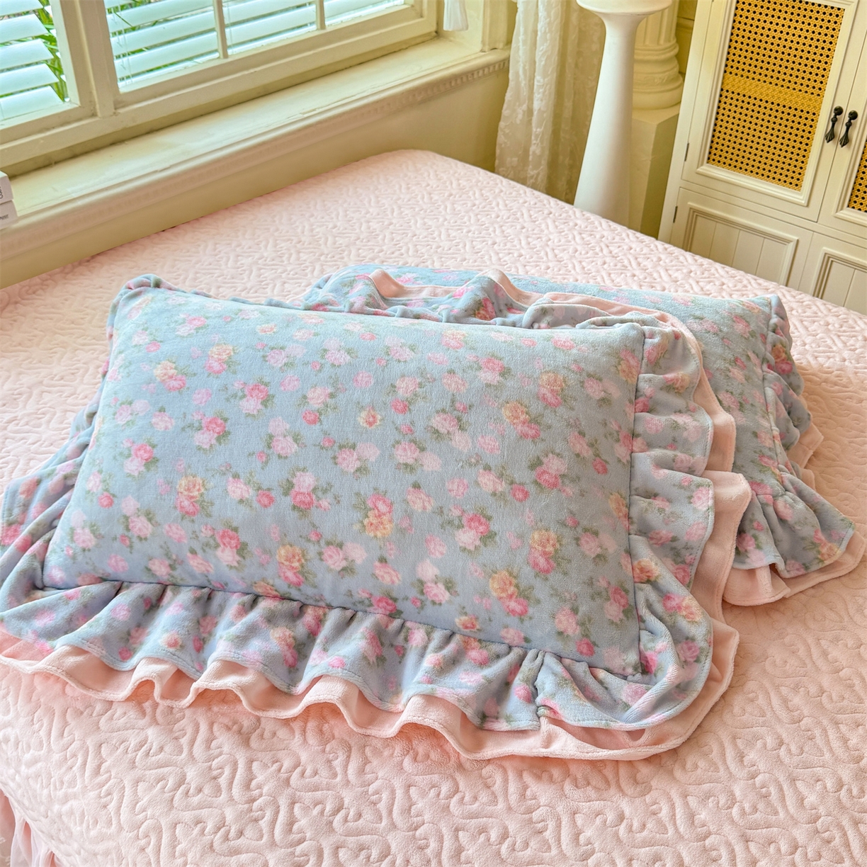 91家纺网 家纺一手货源 找家纺 绒棉世家 2025秋冬新款A类加厚牛奶绒花边床盖款床裙四件套（特殊尺寸床笠另外+10元） 罗薇娜