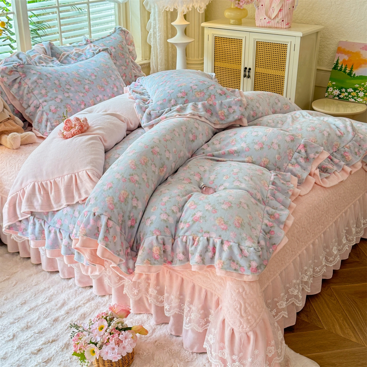 91家纺网 家纺一手货源 找家纺 绒棉世家 2025秋冬新款A类加厚牛奶绒花边床盖款床裙四件套（特殊尺寸床笠另外+10元） 罗薇娜