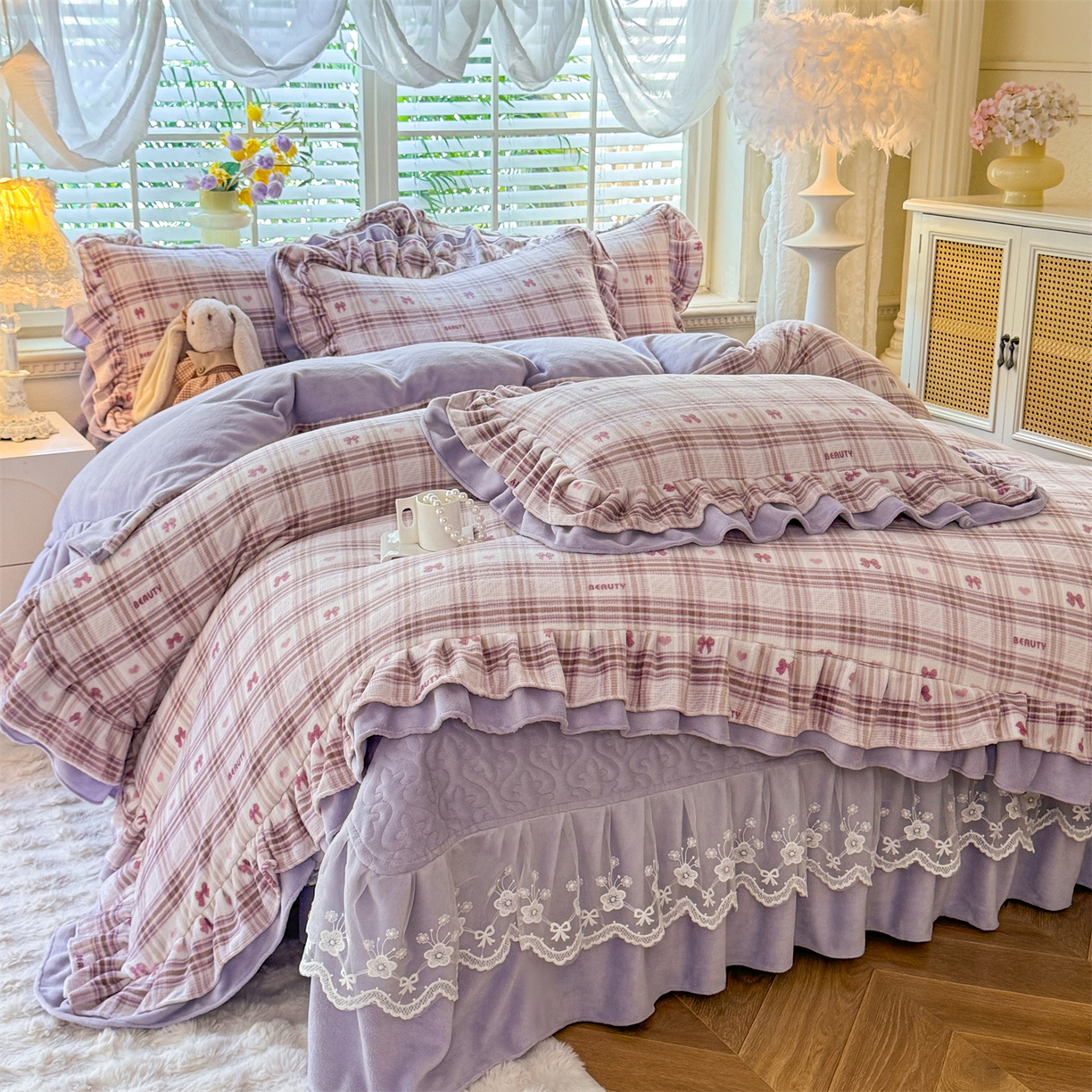 绒棉世家 2025秋冬新款A类加厚牛奶绒花边床盖款床裙四件套（特殊尺寸床笠另外+10元） 洛莉