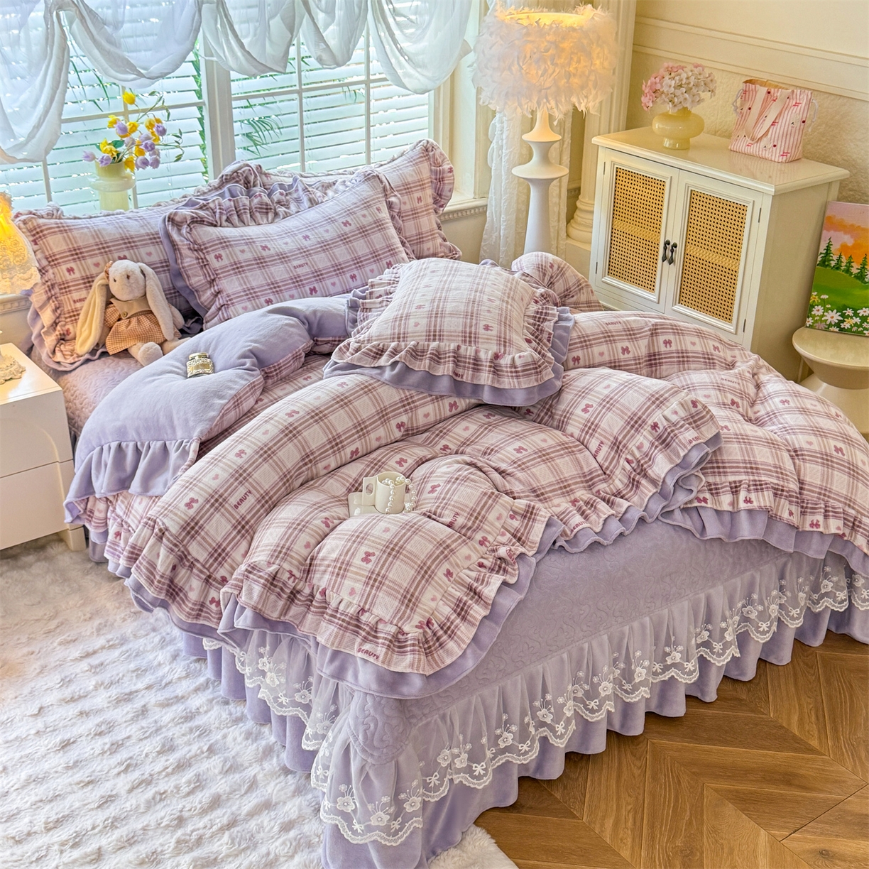 91家纺网 家纺一手货源 找家纺 绒棉世家 2025秋冬新款A类加厚牛奶绒花边床盖款床裙四件套（特殊尺寸床笠另外+10元） 洛莉