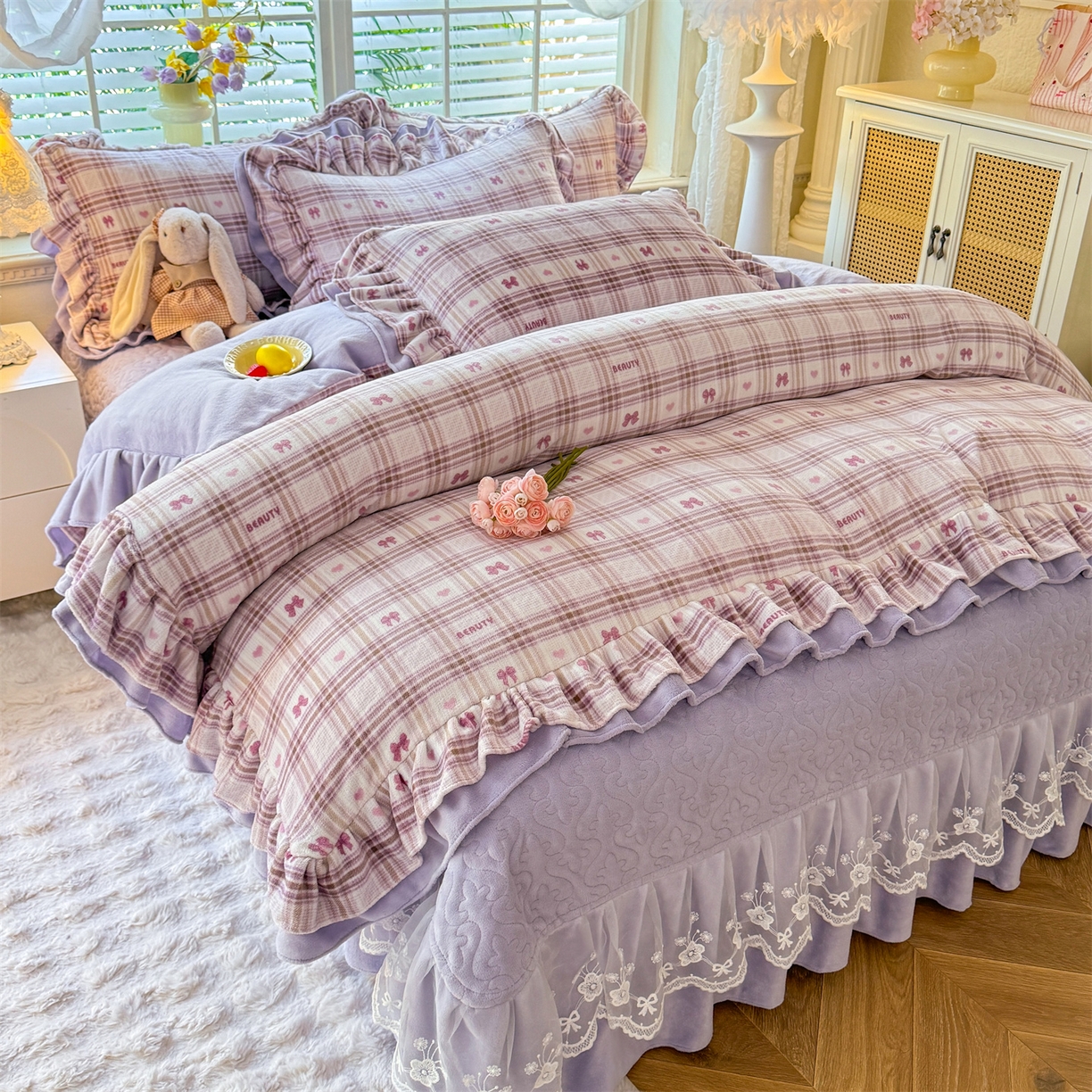 91家纺网 家纺一手货源 找家纺 绒棉世家 2025秋冬新款A类加厚牛奶绒花边床盖款床裙四件套（特殊尺寸床笠另外+10元） 洛莉