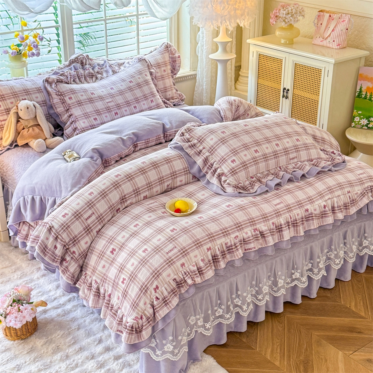 91家纺网 家纺一手货源 找家纺 绒棉世家 2025秋冬新款A类加厚牛奶绒花边床盖款床裙四件套（特殊尺寸床笠另外+10元） 洛莉