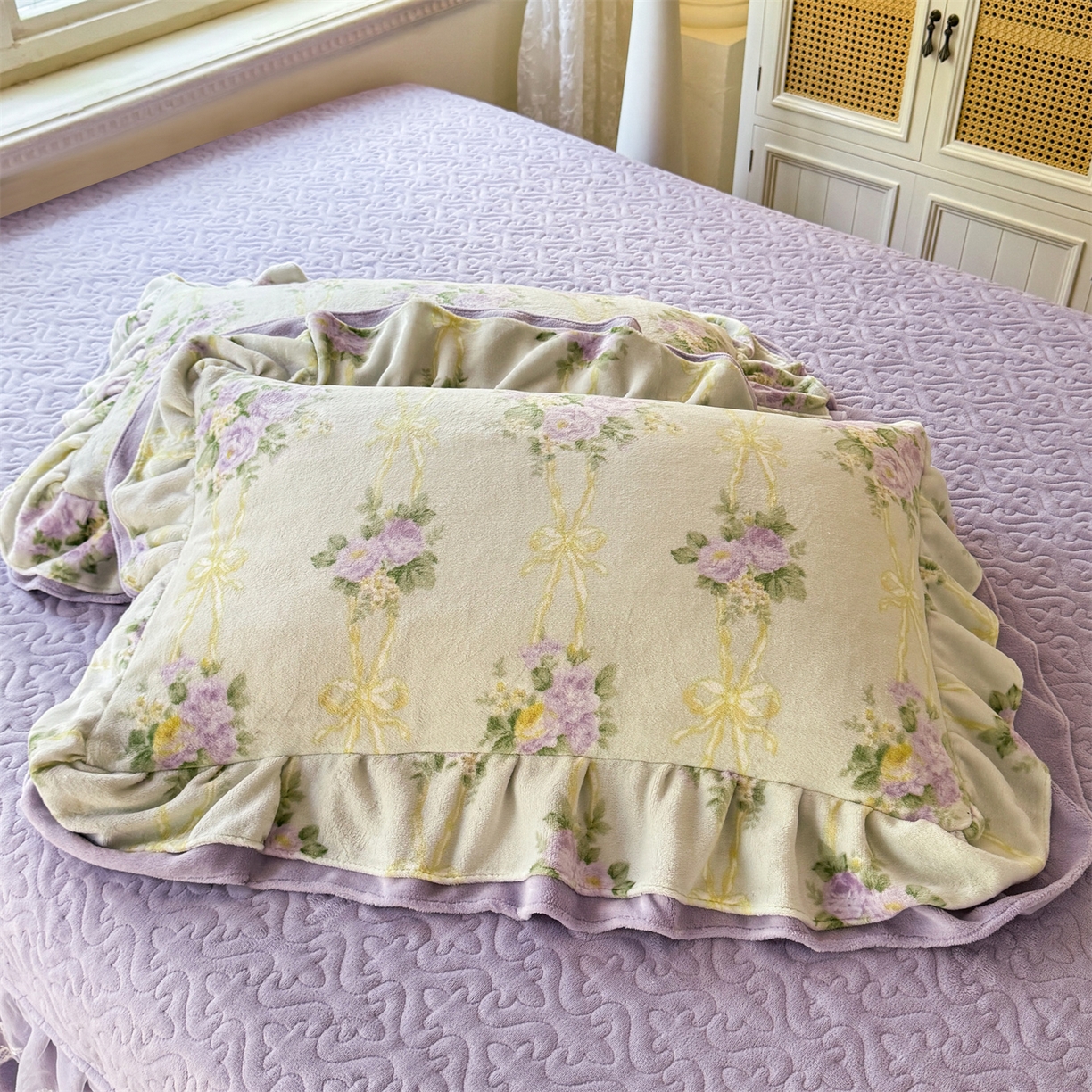 91家纺网 家纺一手货源 找家纺 绒棉世家 2025秋冬新款A类加厚牛奶绒花边床盖款床裙四件套（特殊尺寸床笠另外+10元） 紫嫣