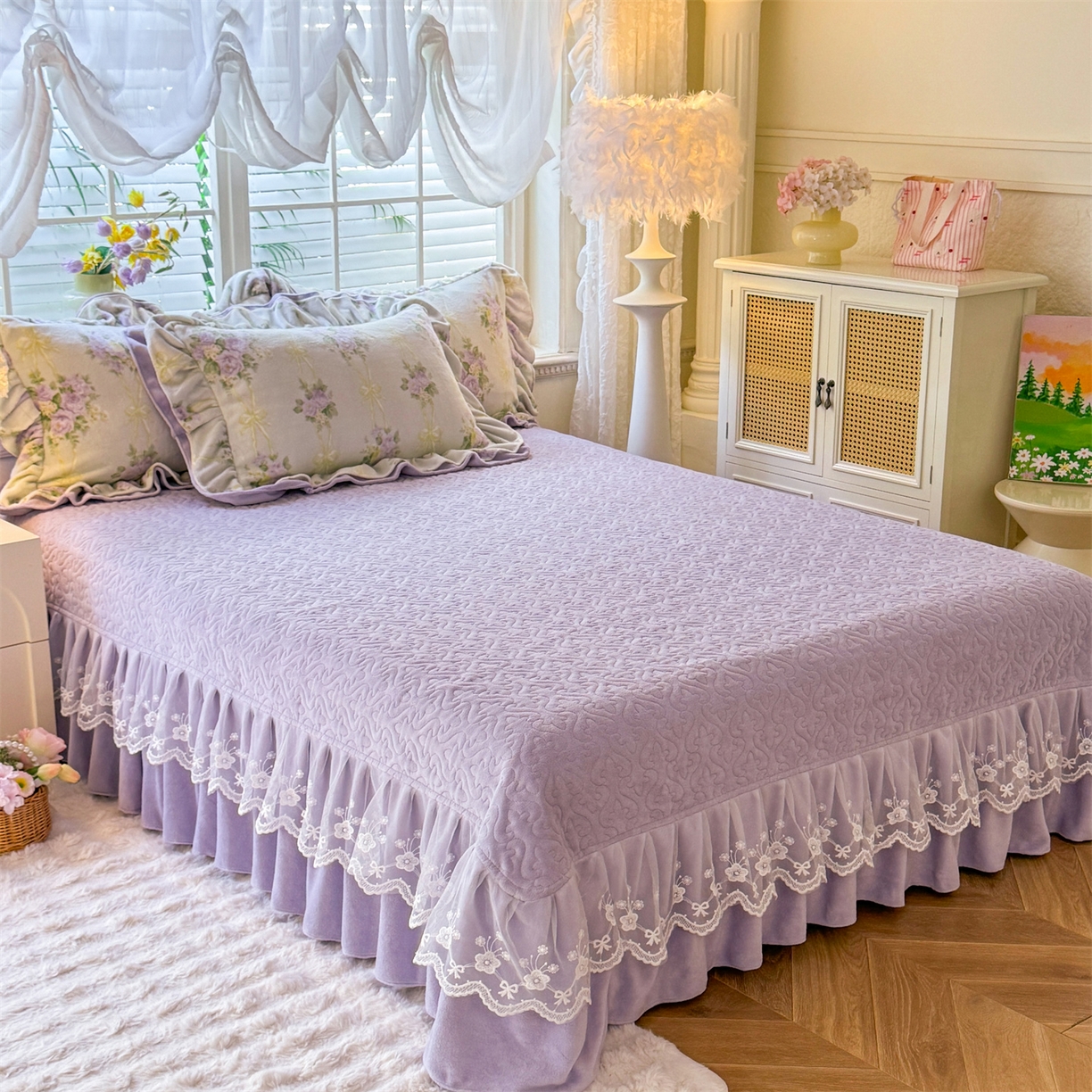 91家纺网 家纺一手货源 找家纺 绒棉世家 2025秋冬新款A类加厚牛奶绒花边床盖款床裙四件套（特殊尺寸床笠另外+10元） 紫嫣