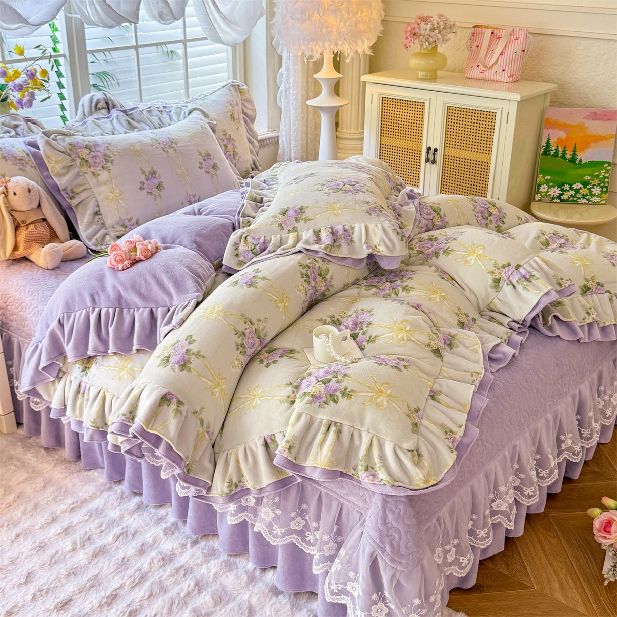 91家纺网 家纺一手货源 找家纺 绒棉世家 2025秋冬新款A类加厚牛奶绒花边床盖款床裙四件套（特殊尺寸床笠另外+10元） 紫嫣